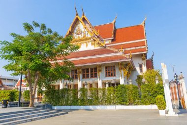 Bangkok Tayland 'da Chao Praya nehri üzerindeki Çan Tapınağı (Wat Rakhang)