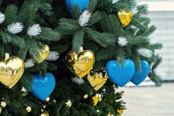 Χριστουγεννιάτικο Δέντρο Σχήμα Καρδιάς Διακόσμηση Στο Μπλε Και Κίτρινο Χρώμα Εικόνα Αρχείου
