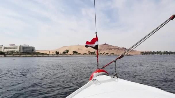 Barco Com Bandeira Egípcia Nilo — Vídeo de Stock