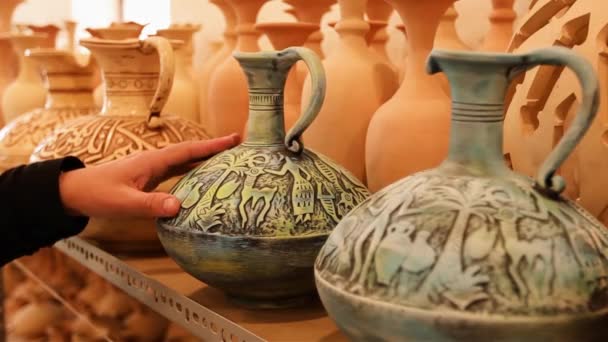Clay Pots Top View Pottery Shop Bahrain — Stock video
