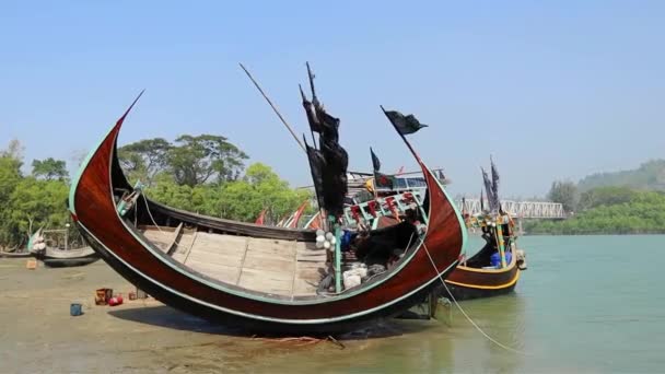 Традиційні Бангладешські Місячні Човни Inani Cox Bazar Bangladesh — стокове відео