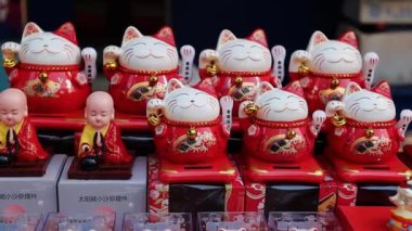 Çinli şanslı kediler Bangkok Tayland 'da piyasada