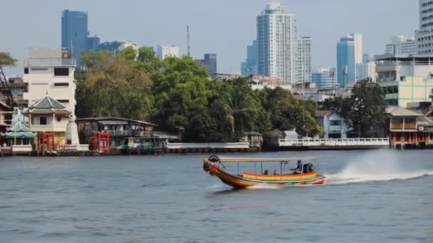 Barco Cola Larga Río Chao Praya Cerca Wat Arun Bangkok — Vídeo de stock