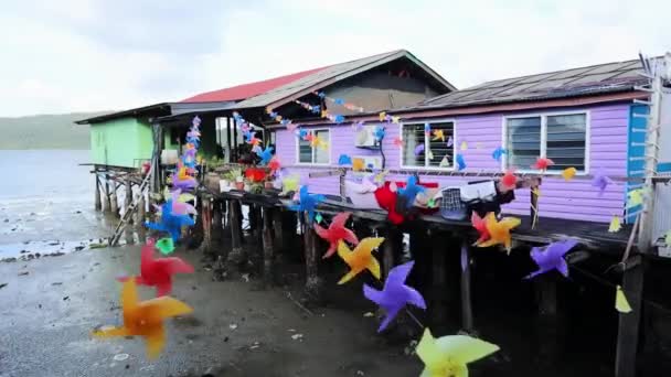 Rybářské Vesnice Domy Nad Vodou Odpadky Chudé Oblasti Provincii Sabah — Stock video