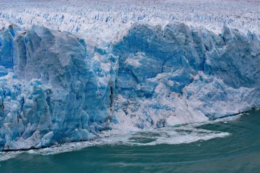 Arjantin, Patagonya 'daki Los Glaciers Ulusal Parkı' ndaki Perito Moreno Buzulu. Mavi buzul, antik buz, El Calafate, Patagonya