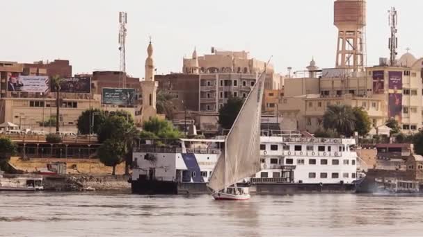 Традиційний Вітрильник Нілі Під Час Заходу Сонця Асуан Єгипет — стокове відео