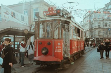 İhlal Caddesi 'ndeki tarihi İstanbul tramvayı