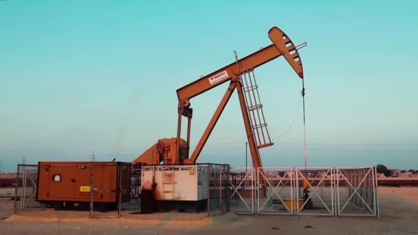 Oil Pump Oil Field Outskirts Manama City Bahrain — Stock Video