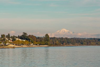 Mount Baker manzaralı White Rock kasabası British Columbia Canada