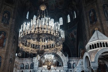 Sofya 'nın güneşli bir günde Bulgaristan' ın St. Alexander Nevsky Ataerkil Katedrali 'nin iç ayrıntıları