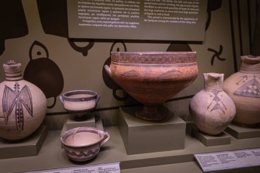 Lefkoşe 'deki Kıbrıs Leventis Belediye Müzesi' nde kil çömlek koleksiyonu