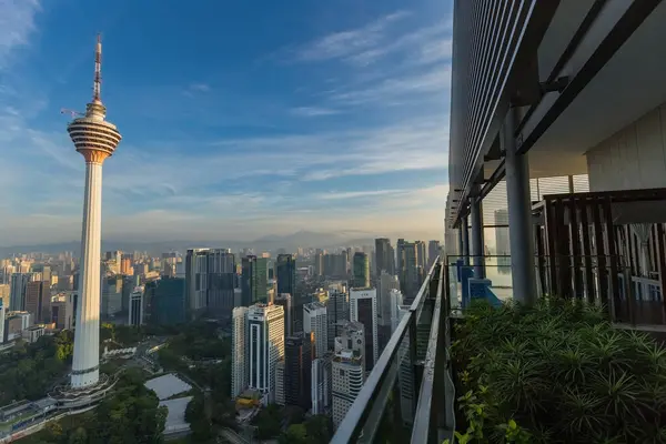 Gökdelen Malezya 'dan Menara Kuala Lumpur görünümü