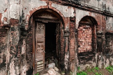 Puthia Bangladeş 'teki antik Hindu Pancharatna Tapınağı' nın (Beş Mücevher Tapınağı) güzel detayları ve levrek kabartmaları