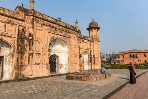 stock image People visiting Lalbagh Fort in Dhaka Bangladesh