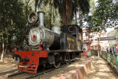 Bangladeş 'teki Chittagong demiryolu müzesinin önündeki tarihi tren.
