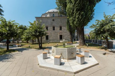 Kosova 'daki Osmanlı camisinin bahçesindeki Xhamia arshis (arshia veya Market Camii) çeşmesi