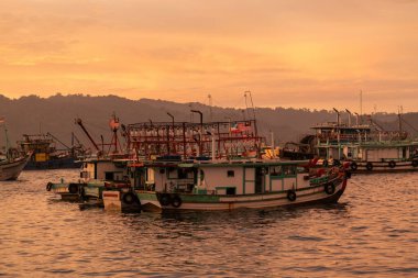 Kota Kinabalu Borneo Malezya Limanı 'nda muhteşem gün batımı