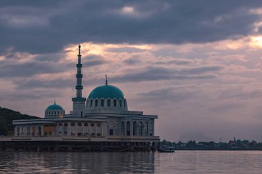 Kuching Sarawak Malezya 'daki Mescidi Kuching veya Yüzen Cami