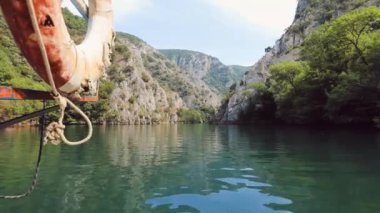 Matka Kanyonu 'nda tekne gezisi Kuzey Makedonya' nın güzel doğası