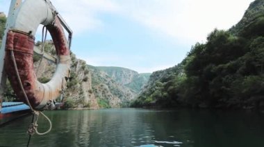 Matka Kanyonu 'nda tekne gezisi Kuzey Makedonya' nın güzel doğası