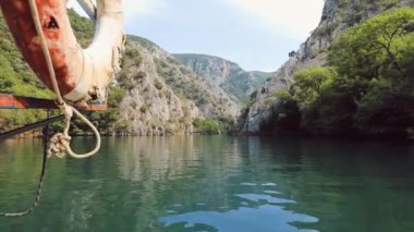 Matka Kanyonu 'nda tekne gezisi Kuzey Makedonya' nın güzel doğası