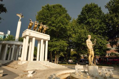 Makedonya İçin Prometheus ve Düşen Kahramanlar Üsküp, Kuzey Makedonya 'da anıtlar
