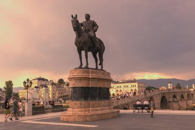 Üsküp 'te Kuzey Makedonya' da atın üzerindeki Goce Delcev Anıtı