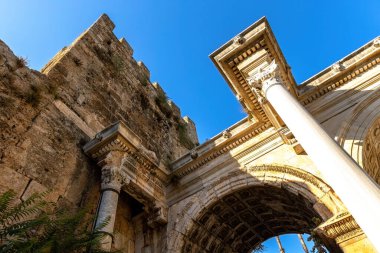 Eski Antalya Türkiye 'nin girişindeki Hadrian Kapısı
