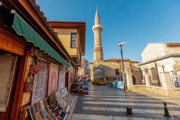 Antalya Türkiye 'deki geleneksel halı dükkanı