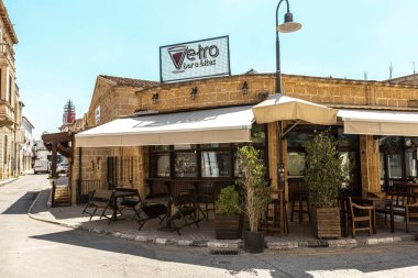 Eski Lefkoşe 'nin Kuzey Kıbrıs Türk Cumhuriyeti kentindeki geleneksel bar veya restoran