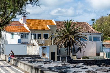 San Miguel Adası 'ndaki geleneksel Portekiz evi Azores Portekiz