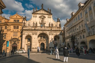 Eski Prag 'daki St. Salvator Kilisesi Güneşli bir günde