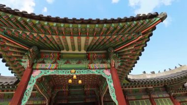 Güney Kore 'deki Gyeongbokgung Sarayı' nın geleneksel Kore çatıları.