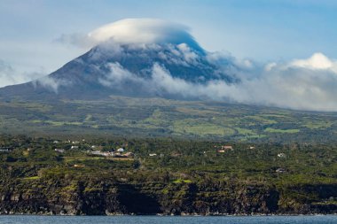 Pico adası Azores Portekiz 'in görkemli Pico Volkan yamaçları manzarası