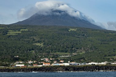 Pico adası Azores Portekiz 'in görkemli Pico Volkan yamaçları manzarası