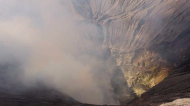 Bromo Volkanı 'ndan yükselen duman, Bromo Dağı püskürmesi Java Adası Endonezya
