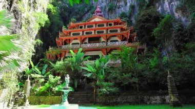 Sam Poh Tong tapınağının Ipoh, Malezya 'daki dağlarda saklı muhteşem manzarası.