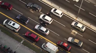 Kuala Lumpur, Malezya 'da yola çıkan otomobil trafiğinin hava görüntüsü