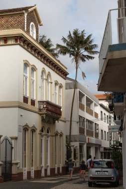 Mimarlık, Ponta Delgada San Miguel Azores Portekiz 'in sokak görünümünü ayrıntılarıyla anlatıyor.