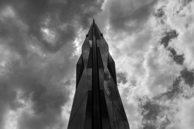 Kuala Lumpur, Malezya 'daki Merdeka 118 kulesinin dibinde.