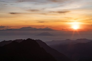 Endonezya 'nın Bromo Dağı' nın muhteşem gün doğumu manzarası