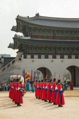 Güney Kore 'deki Gyeongbokgung Sarayı' nda nöbetçi değişimi.