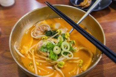 Seul Kore 'deki geleneksel restoranda balık ve deniz ürünleri güveci pişiriliyor.