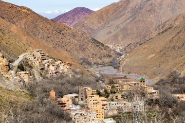 Atlas dağlarındaki Imlil kasabasının manzarası Fas 'ta.