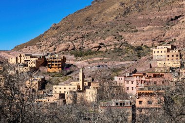Atlas dağlarındaki Imlil kasabasının manzarası Fas 'ta.
