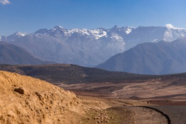 Karlı Atlas Dağları Agafay Çölü Fas 'tan görünüyor