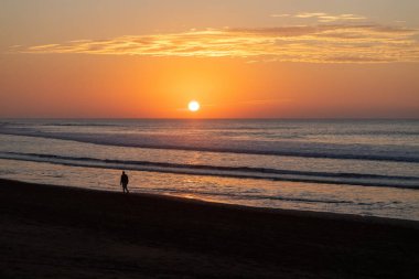 Fas 'ta Atlantik üzerinde turuncu gün batımı
