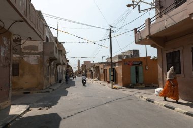 Eski şehir St. Louis 'in sokak manzarası, UNESCO dünya mirası alanı, Senegal