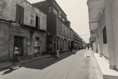 Eski şehir St. Louis 'in sokak manzarası, UNESCO dünya mirası alanı, Senegal