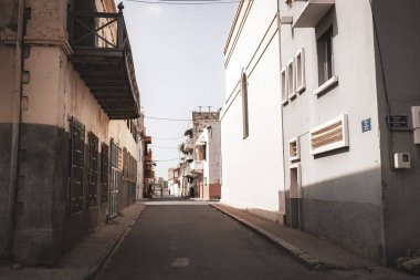 Eski şehir St. Louis 'in sokak manzarası, UNESCO dünya mirası alanı, Senegal